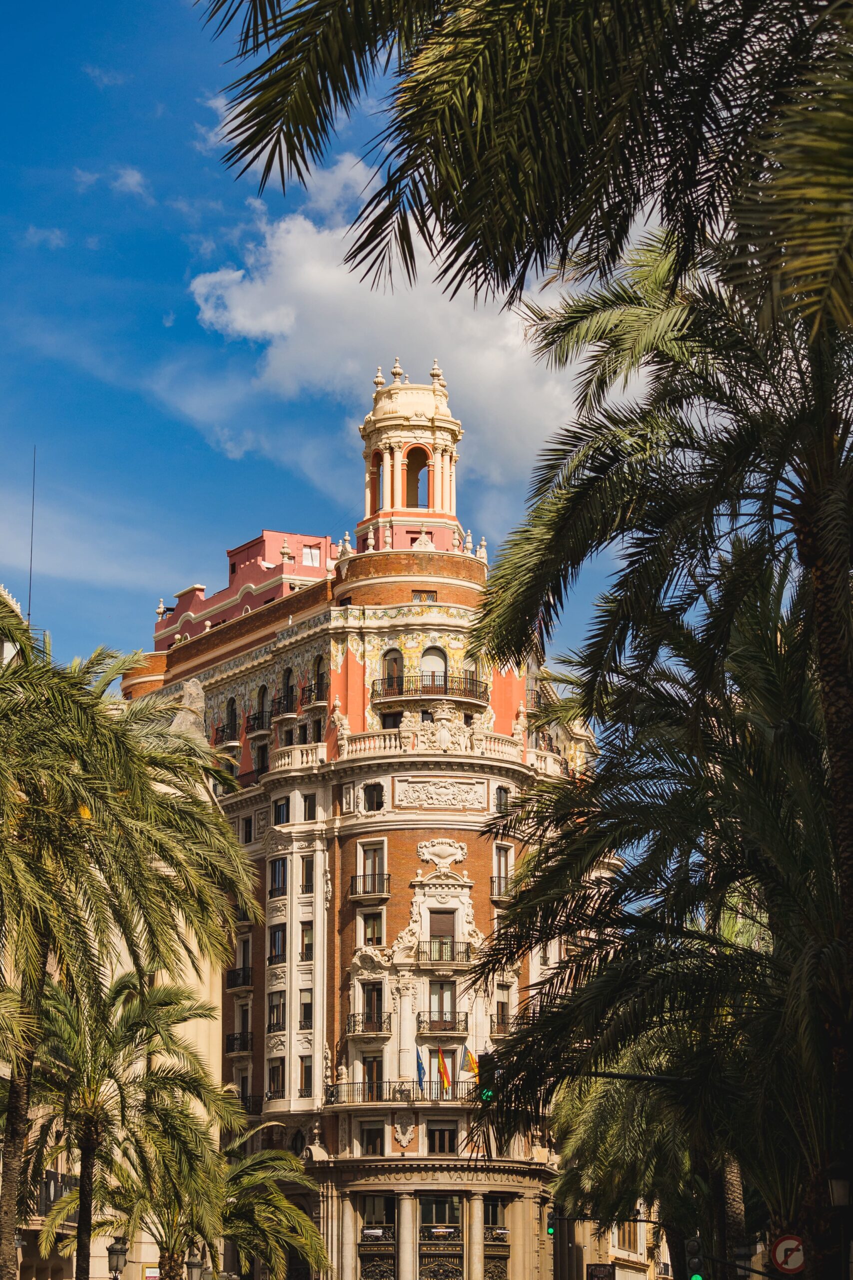 Historisch gebouw in het zonnige Valencia