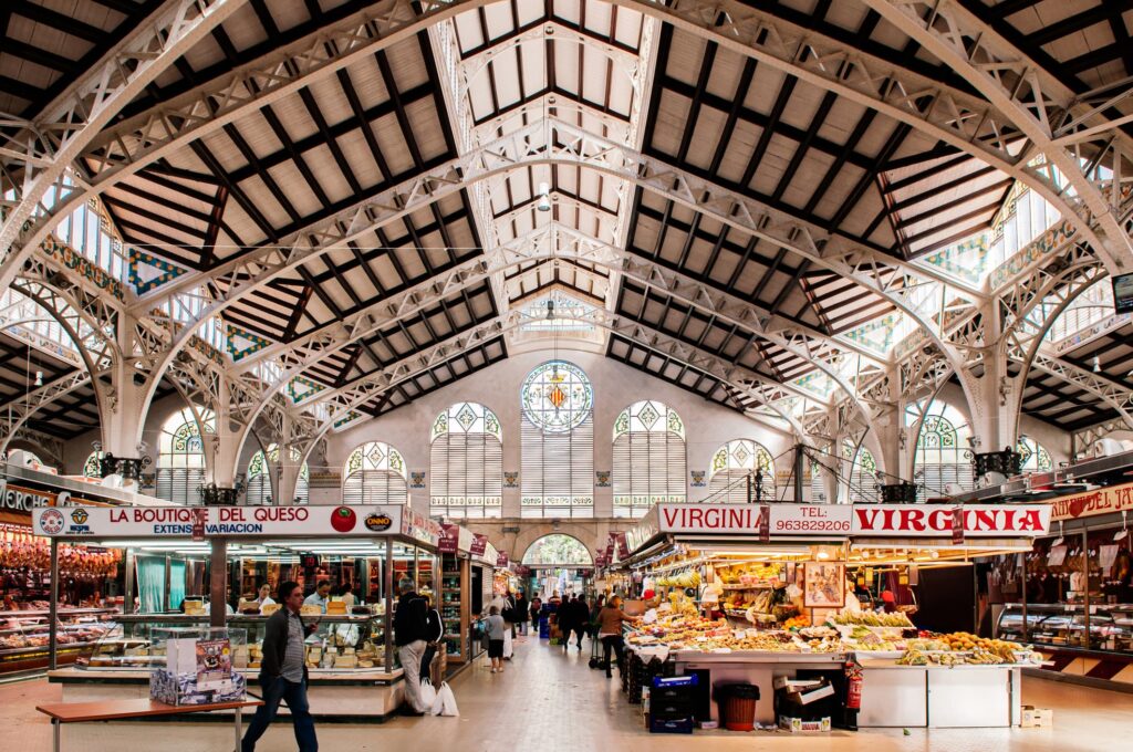 Mercat Central in Valencia waar je alle boodschappen kan halen op een plaatselijke markt